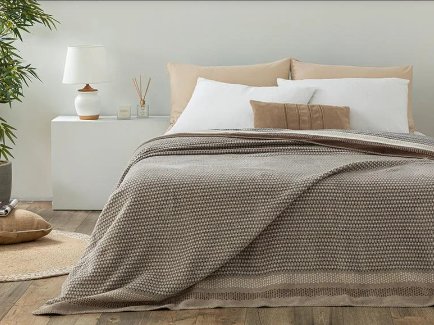 Blurred Dots Cotton Blanket 59x78 in - Beige