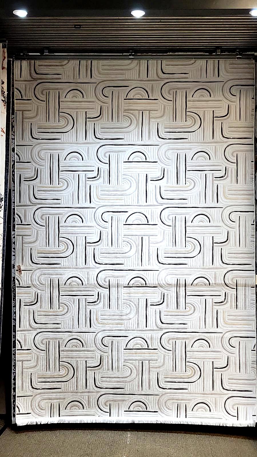 Abstract Archway Pattern Area Rug - 6.5x9.8 (ft)