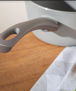 Alternative view of Pretty Aluminum Sauce Pan